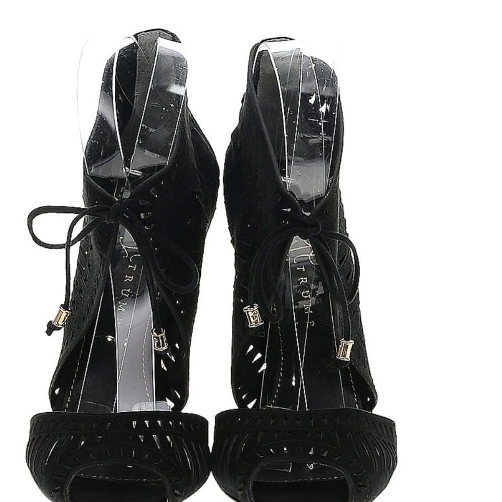 Ivanka Trump Delfino Black leather cut-out stiletto 8 NWT - Picture 2 of 4